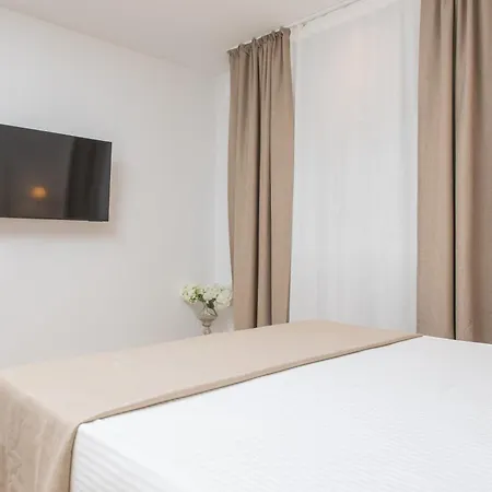 Alojamento de Acomodação e Pequeno-almoço Location 3*