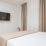 ベッド・アンド・ブレックファスト Location 3*
